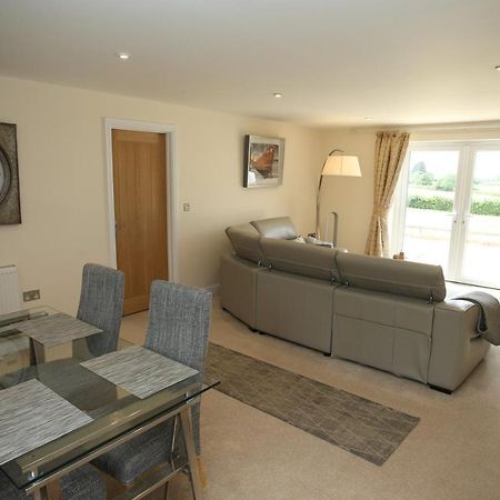 Lovely Two Bedroom Bungalow With Hot Tub Yeovil Exteriér fotografie