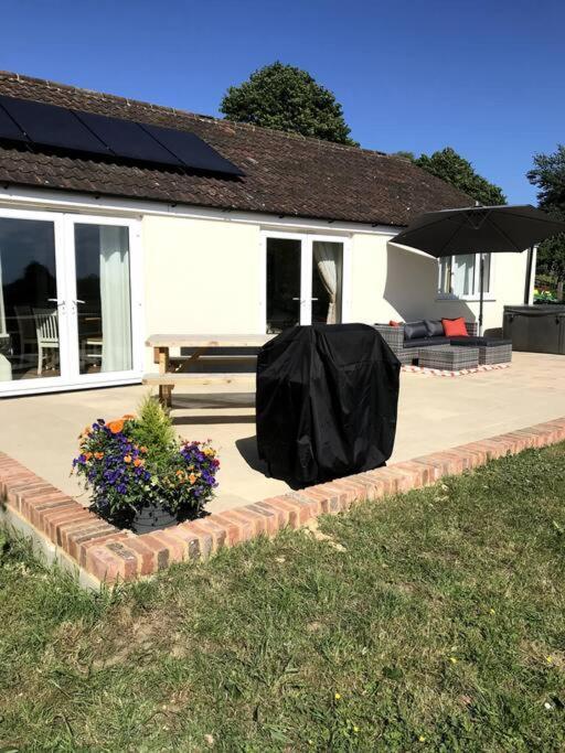 Lovely Two Bedroom Bungalow With Hot Tub Yeovil Exteriér fotografie