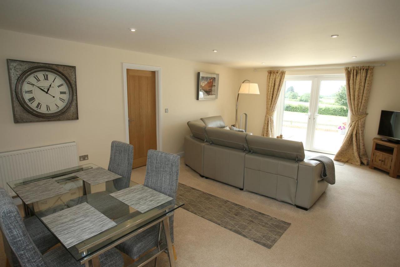 Lovely Two Bedroom Bungalow With Hot Tub Yeovil Exteriér fotografie